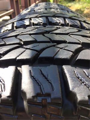 ยาง All Yokohama 31 10.5 R15 กลางปี15 ดอกเต็ม ไม่มีปะ ใช้ยาว ราคาไม่แพง