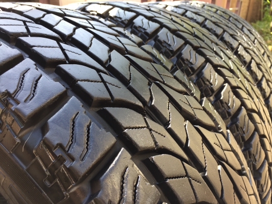 ยาง All Yokohama 31 10.5 R15 กลางปี15 ดอกเต็ม ไม่มีปะ ใช้ยาว ราคาไม่แพง ยาง All Yokohama 31 10.5 R15 กลางปี15 ดอกเต็ม ไม่มีปะ ใช้ยาว ราคาไม่แพง