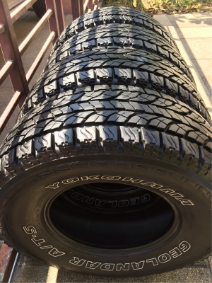 ยาง All Yokohama 31 10.5 R15 กลางปี15 ดอกเต็ม ไม่มีปะ ใช้ยาว ราคาไม่แพง