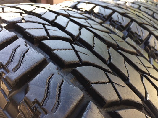 ยาง All Yokohama 31 10.5 R15 กลางปี15 ดอกเต็ม ไม่มีปะ ใช้ยาว ราคาไม่แพง ยาง All Yokohama 31 10.5 R15 กลางปี15 ดอกเต็ม ไม่มีปะ ใช้ยาว ราคาไม่แพง