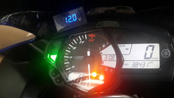 ขาย YAMAHA R3 300 CC. 2 สูบ ปี 58 (เมษายน) เครื่องดีเดิมๆ สภาพดีไม่มีรอยล้ม เล่มพร้อมชุดโอน