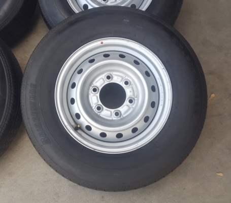 ขายล้อกะทะขอบ15 6รู ยาง195R15 ปี16  4 ล้อ