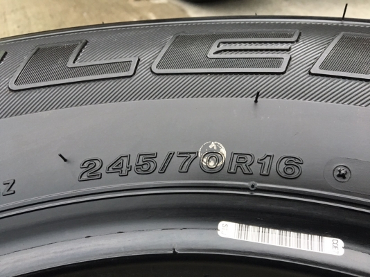 ยางป้ายแดง Bridgestone 245-70-16 ปี 17 เส้นสีแจ่มๆ