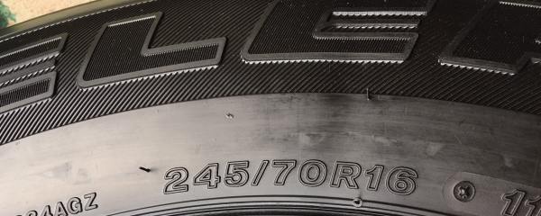ยางป้ายแดง Bridgestone 245-70-16 ปี 17 เส้นสีแจ่มๆ