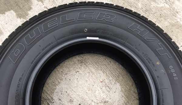 ยางป้ายแดง Bridgestone 245-70-16 ปี 17 เส้นสีแจ่มๆ
