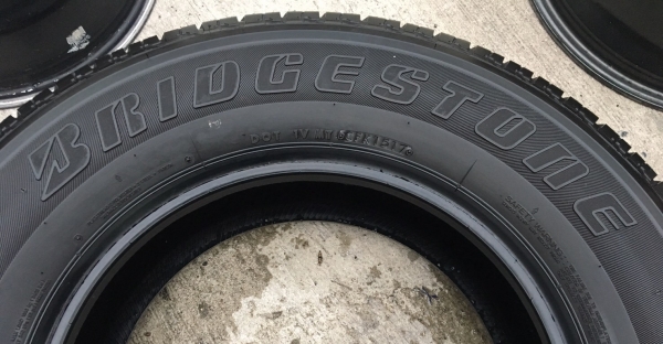 ยางป้ายแดง Bridgestone 245-70-16 ปี 17 เส้นสีแจ่มๆ
