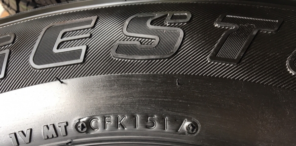 ยางป้ายแดง Bridgestone 245-70-16 ปี 17 เส้นสีแจ่มๆ
