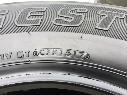 ยางป้ายแดง Bridgestone 245-70-16 ปี 17 เส้นสีแจ่มๆ