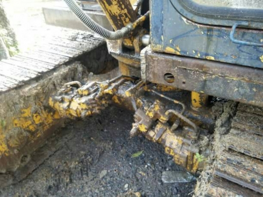 KOMATSU PC 60-1 ระบบดีเอวแน่นตัวเดินดีราคา 290,000 รถตรัง KOMATSU PC 60-1 ระบบดีเอวแน่นตัวเดินดีราคา 290,000 รถตรัง