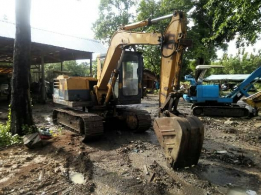 KOMATSU PC 60-1 ระบบดีเอวแน่นตัวเดินดีราคา 290,000 รถตรัง KOMATSU PC 60-1 ระบบดีเอวแน่นตัวเดินดีราคา 290,000 รถตรัง