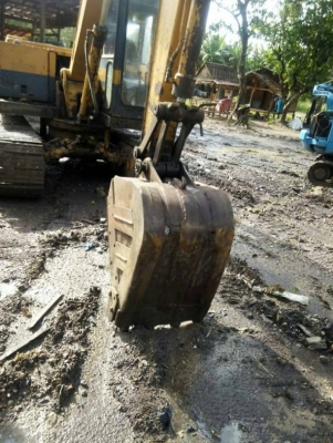 KOMATSU PC 60-1 ระบบดีเอวแน่นตัวเดินดีราคา 290,000 รถตรัง KOMATSU PC 60-1 ระบบดีเอวแน่นตัวเดินดีราคา 290,000 รถตรัง