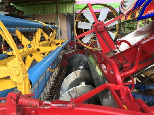 ขายรถเกี่ยวข้าวเกษตรพัฒนา ไวไฟจอมพลังปี59 ช่วงล่าง10เครื่องมิตซู