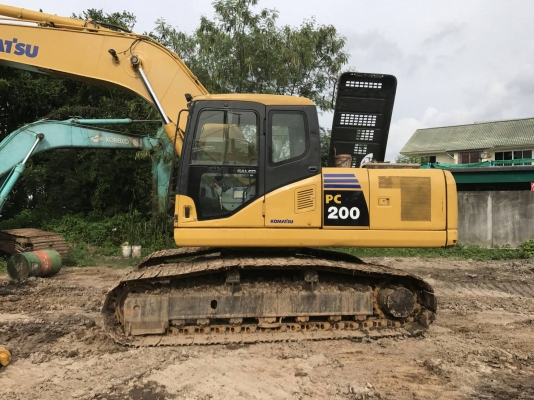 ขายด่วน!! Komatsu pc200-7 สภาพพร้อมใช้ค่ะ