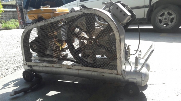 ปั๊มลม IWATA เครื่อง ROBIN EY 20