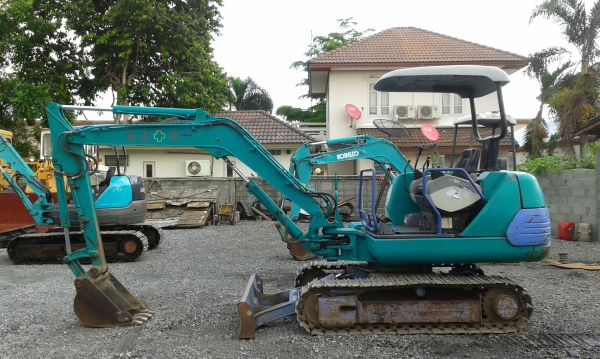 ต้องการขายรถขุดยี่ห้อ KOMATSU-PC-30-7Eรถนอกนำเข้าจากญี่ปุ่น