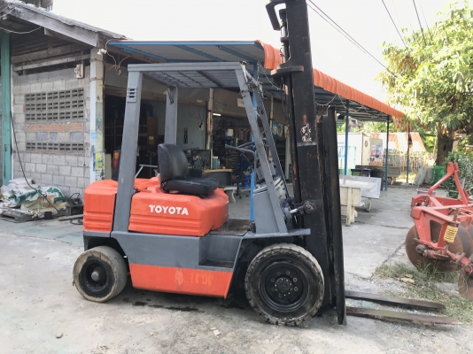 TOYOTA รุ่น5.  2.5 ตันเครื่องดีเชล ยกสูง4เมตร 3คอนโทรนเดิมๆ