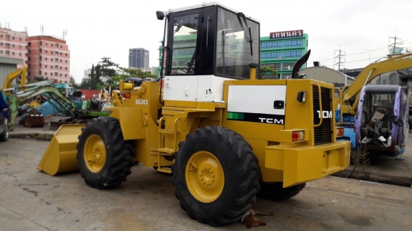 รถตักล้อยาง TCM รุ่น 830