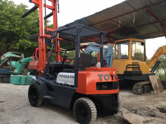 รถยกโตโยต้า4fg25สภาพดีเก่าญี่ปุ่น มีใบอินวอยไม่เคยใช้ในไทย