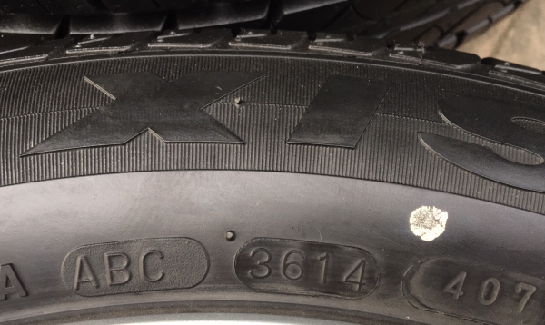 ล้อแม็ก Nissan March MC ขอบ 15 พร้อมยาง 175-60-15 ปลายปี 14 ตุ่ม เส้นสี