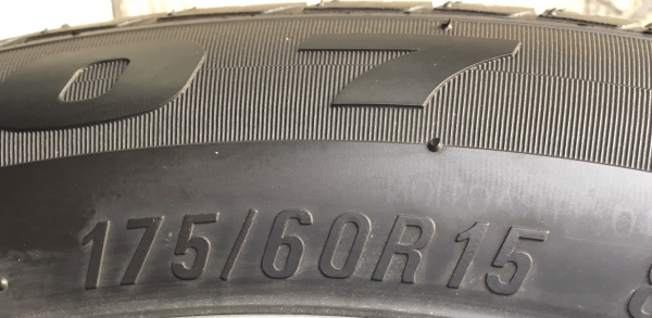 ล้อแม็ก Nissan March MC ขอบ 15 พร้อมยาง 175-60-15 ปลายปี 14 ตุ่ม เส้นสี