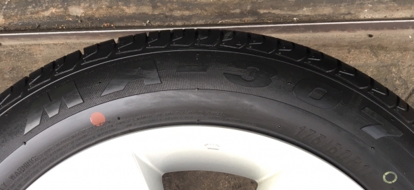 ล้อแม็ก Nissan March MC ขอบ 15 พร้อมยาง 175-60-15 ปลายปี 14 ตุ่ม เส้นสี