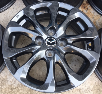 ล้อแม็กป้ายแดง Mazda 2 รุ่นใหม่สีรมดำ ขอบ 15
