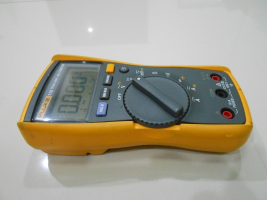 เครื่องวัดกระแสไฟฟ้า FLUKE ของแท้ รุ่น 115 TRUE RMS MULTIMETER สภาพดี เครื่องวัดกระแสไฟฟ้า FLUKE ของแท้ รุ่น 115 TRUE RMS MULTIMETER สภาพดี