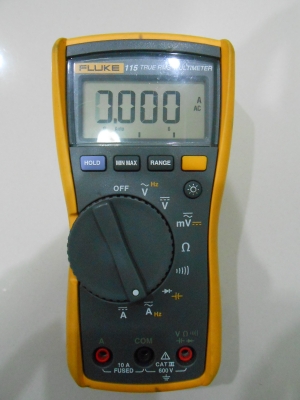เครื่องวัดกระแสไฟฟ้า FLUKE ของแท้ รุ่น 115 TRUE RMS MULTIMETER สภาพดี