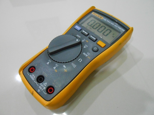 เครื่องวัดกระแสไฟฟ้า FLUKE ของแท้ รุ่น 115 TRUE RMS MULTIMETER สภาพดี เครื่องวัดกระแสไฟฟ้า FLUKE ของแท้ รุ่น 115 TRUE RMS MULTIMETER สภาพดี