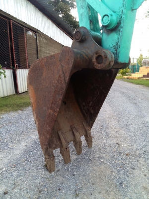 ขายรถแม็กโคร  รถเก่านอก ยังไม่เคยผ่านการใช้งานในเมืองไทย ทำงานไว ติดต่อ 086-775-7900 086-324-1992