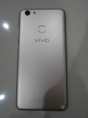 VIVO V7+ (1716) สีทอง ติดฟีล์มแล้ว สภาพใหม่ มีประกันศูนย์อีกยาวถึง 5/10/2561 ส่งฟรี