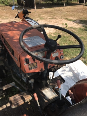 ขายรถไถ kubota b7000 4WD  2สูบ พร้อม โรตาลี่ ของ ฮุย ตัดหญ้าในสวน รถพร้อมใช้  เครืองดี ขาย62000