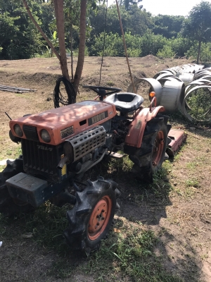ขายรถไถ kubota b7000 4WD  2สูบ พร้อม โรตาลี่ ของ ฮุย ตัดหญ้าในสวน รถพร้อมใช้  เครืองดี ขาย62000