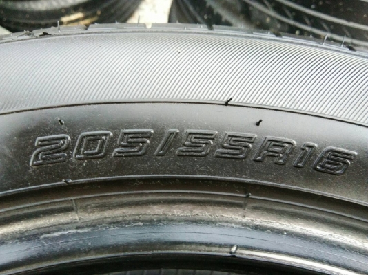 ขายยาง205/55R16 DUNLOP ปี17 ดอกยางหนาเต็มสดเท่ากันสภาพยาง90\% จำนวน 1 ชุด