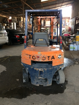 Forklift/ Toyota รถยกมือสอง/ เสาสูง 4 เมตร ยกได้ 2.5 ตัน