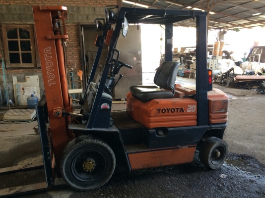 Forklift/ Toyota รถยกมือสอง/ เสาสูง 4 เมตร ยกได้ 2.5 ตัน