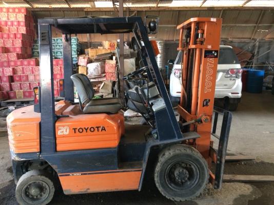 Forklift/ Toyota รถยกมือสอง/ เสาสูง 4 เมตร ยกได้ 2.5 ตัน