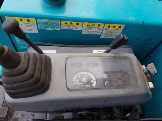 รถขุดขนาด4ตัน คูโบต้า k 040 มาพร้อมรายเจาะ เก่าญี่ปุ่น โซ่เหล็ก 4000 ชั่วโมง เครื่องยนต์คูโบต้า 4 สูบ ปั๊มไฮโดรลิค kayaba ปั๊มนิ้ว คอนโทรลน้ำมัน ราคา 470,000 บาท สนใจติดต่อเคพีจีเทรดดิ้งแทรกเตอร์ 081 841 6818 id line 081 841 6818, 092-9938255 หรือติดต่อสอ