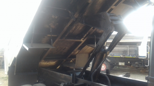 ขายด่วน..HINO.FD3.195แรงเครื่องHO7D.แอร์.เพาเวอร์.เบรคจิ๊ฟฟี่.รถสวยพร้อมใช้ภายในสวยครบทุกระบบ