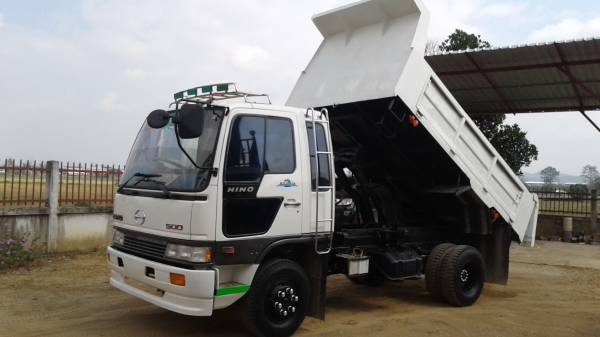 ขายด่วน..HINO.FD3.195แรงเครื่องHO7D.แอร์.เพาเวอร์.เบรคจิ๊ฟฟี่.รถสวยพร้อมใช้ภายในสวยครบทุกระบบ