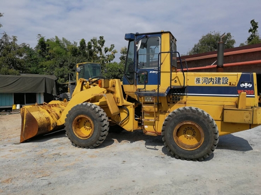 KOMATSU WA200-1 นำเข้าจากญี่ปุ่น โทร.090-986-2521 อ๊อบ