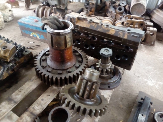 ขายอะไหล่รถแทรกเตอร์ โคมัสสุ D-50-A-15 ของถอดจากรถ สภาพตามรูป ขายไม่แพงครับ