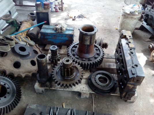 ขายอะไหล่รถแทรกเตอร์ โคมัสสุ D-50-A-15 ของถอดจากรถ สภาพตามรูป ขายไม่แพงครับ