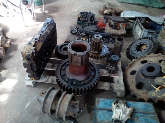 ขายอะไหล่รถแทรกเตอร์ โคมัสสุ D-50-A-15 ของถอดจากรถ สภาพตามรูป ขายไม่แพงครับ