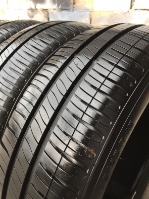 ยาง MICHELIN 175-65-15 ปี 17 ครบชุด 4 เส้น 4000  สภาพสวยๆไม่บวมไม่กินข้าง ดอกยางเหลือเยอะเอาไปวิ่งกันใด้อีกยาวค่ะ