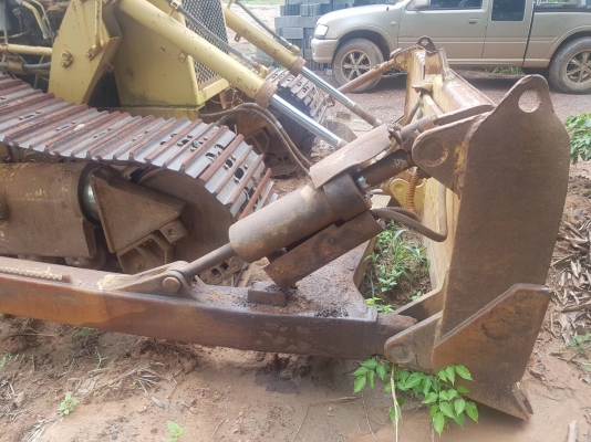 ขาย 650,000 บาท CATTERPILAR D5H เครื่องดี เกียร์ตัด. ระบบไฮโดลิกพร้อม โช่หนา แผ่นสวย เอกสารเล่มทะเบียน  รถอยู่ จ.ปราจีนบุรี โทร&amp;ไอดีไลน์ 0610710295