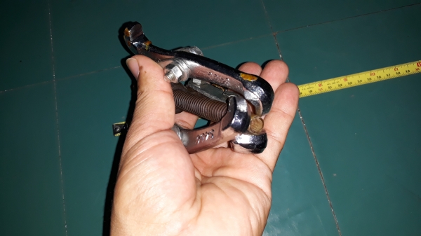 ขายสามขาดูดลูกปืน TAPARIA MADE IN INDIA. ใหม่เก่าเก็บ