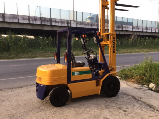 ขาย โฟรคลิฟท์ โคมะสุ 2.5 ตันดีเซล เสา 3 เมตร