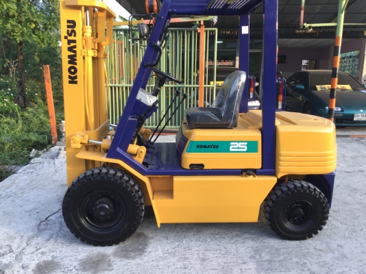 ขาย โฟรคลิฟท์ โคมะสุ 2.5 ตันดีเซล เสา 3 เมตร