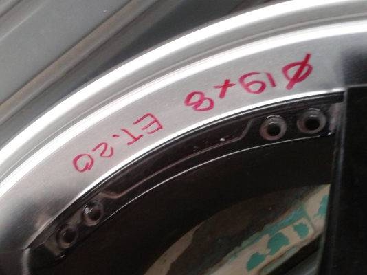 ขอบ19นิ้ว6รู ชุดนี้ ราคา 7900 บาท